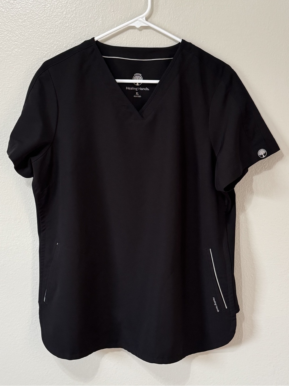 Healing Hands Black V-Neck Scrub Top Size XL NWOT